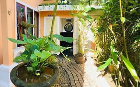 Giri'S Villa Jimbaran